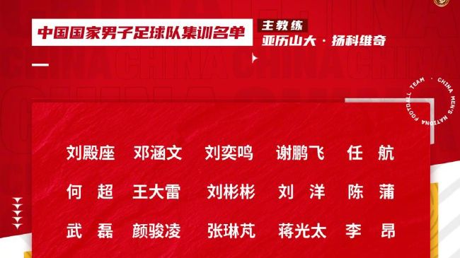 解放前的旧上海，年夜本钱家、军阀、投契商人、洋人、地痞、骗子横行于世，他们过着养尊处优、挥霍无度的败北日子，而底层人平易近则穷苦不胜，糊口艰辛。年夜头、圆鼻子、三根头发、瘦小身段，这个表面风趣的男孩就是本片的主人公三毛（王龙基 饰）。三毛自幼掉往怙恃，无依无靠的他整天在上海陌头流离，身无分文的他饿极了乃至吃刷告白的浆糊，困了就睡在垃圾车里。为了保存他送报纸、推人力车、捡烟头，但是霉运却总尾随厥后，所有的事都以掉败了结。他好心做善事，反遭到诬告和殴打。不外，糊口在暗中底层的三毛始终连结着诚笃仁慈的性情，他从不肯为一口饭而沦为他人做恶的东西……本片按照闻名漫画家张乐平同名连环画改编。